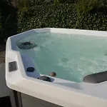 De Elysium 4-persoons Met Bubbelbad Binnen En Buiten Hotspring Bad, Sauna, Sunshower, Stadstuin, Wifi
