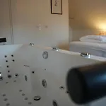 度假居 De Elysium 4-persoons Met Bubbelbad Binnen En Buiten Hotspring Bad, Sauna, Sunshower, Stadstuin, Wifi *