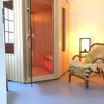 De Elysium 4-persoons Met Bubbelbad Binnen En Buiten Hotspring Bad, Sauna, Sunshower, Stadstuin, Wifi 度假居 *