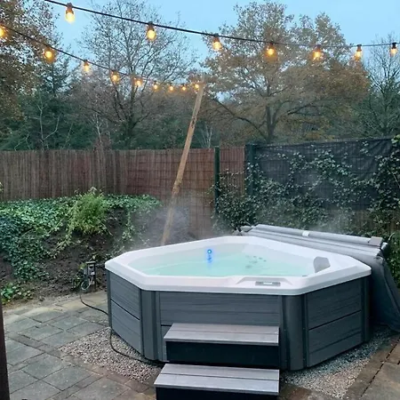 De Elysium 4-persoons Met Bubbelbad Binnen én Buiten Hotspring Bad, Sauna, Sunshower, Stadstuin, Wifi Lievelde