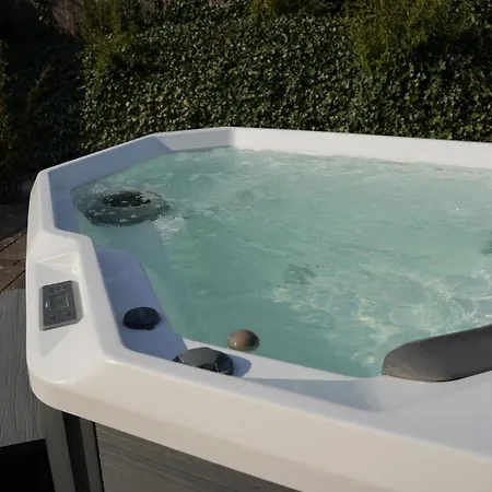De Elysium 4-persoons Met Bubbelbad Binnen én Buiten Hotspring Bad, Sauna, Sunshower, Stadstuin, Wifi
