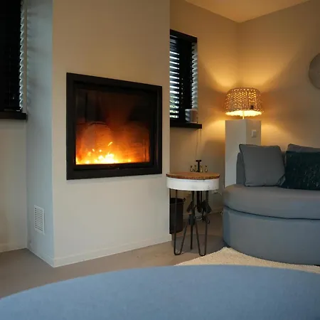 De Elysium 4-persoons Met Bubbelbad Binnen En Buiten Hotspring Bad, Sauna, Sunshower, Stadstuin, Wifi Semesterbostad *