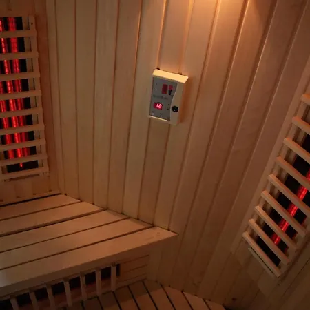De Elysium 4-persoons Met Bubbelbad Binnen én Buiten Hotspring Bad, Sauna, Sunshower, Stadstuin, Wifi Lievelde