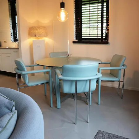 Semesterbostad De Elysium 4-persoons Met Bubbelbad Binnen En Buiten Hotspring Bad, Sauna, Sunshower, Stadstuin, Wifi Lievelde