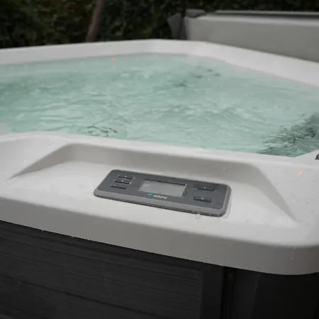 Semesterbostad De Elysium 4-persoons Met Bubbelbad Binnen En Buiten Hotspring Bad, Sauna, Sunshower, Stadstuin, Wifi *