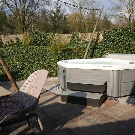 De Elysium 4-persoons Met Bubbelbad Binnen én Buiten Hotspring Bad, Sauna, Sunshower, Stadstuin, Wifi