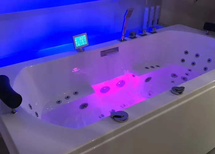 De Elysium 4-persoons Met Bubbelbad Binnen En Buiten Hotspring Bad, Sauna, Sunshower, Stadstuin, Wifi *