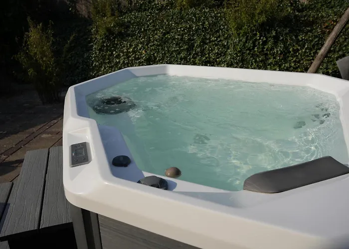 De Elysium 4-persoons Met Bubbelbad Binnen En Buiten Hotspring Bad, Sauna, Sunshower, Stadstuin, Wifi