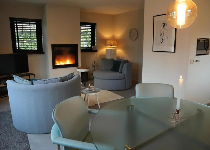 Semesterbostad De Elysium 4-persoons Met Bubbelbad Binnen En Buiten Hotspring Bad, Sauna, Sunshower, Stadstuin, Wifi