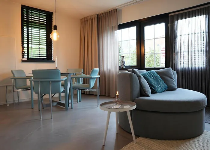 De Elysium 4-persoons Met Bubbelbad Binnen En Buiten Hotspring Bad, Sauna, Sunshower, Stadstuin, Wifi Semesterbostad *