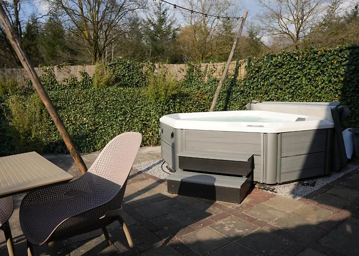 De Elysium 4-persoons Met Bubbelbad Binnen En Buiten Hotspring Bad, Sauna, Sunshower, Stadstuin, Wifi
