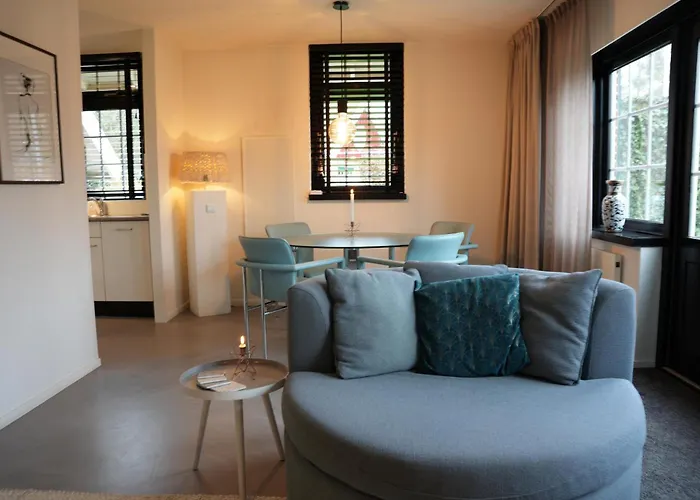 De Elysium 4-persoons Met Bubbelbad Binnen En Buiten Hotspring Bad, Sauna, Sunshower, Stadstuin, Wifi Semesterbostad *