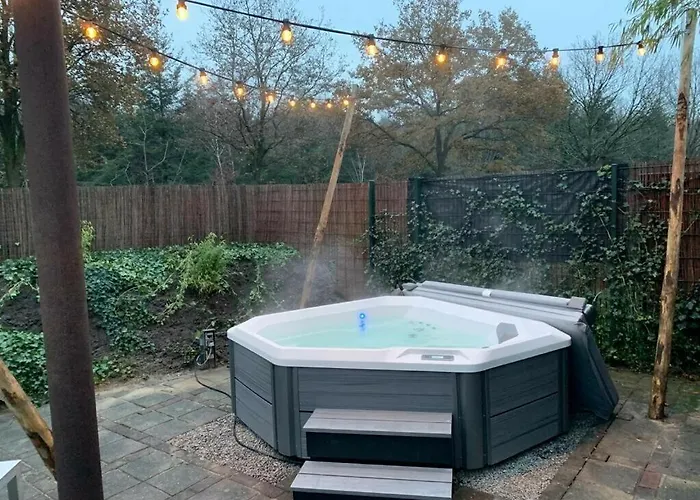 De Elysium 4-persoons Met Bubbelbad Binnen én Buiten Hotspring Bad, Sauna, Sunshower, Stadstuin, Wifi Lievelde