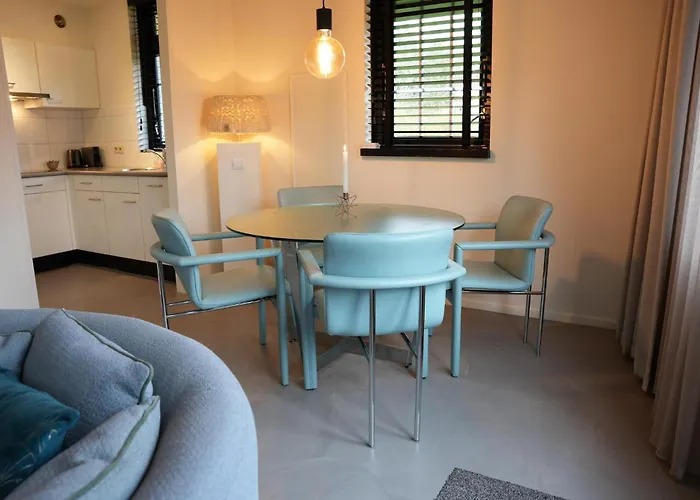 Сasa de vacaciones De Elysium 4-persoons Met Bubbelbad Binnen én Buiten Hotspring Bad, Sauna, Sunshower, Stadstuin, Wifi Lievelde