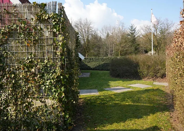 De Elysium 4-persoons Met Bubbelbad Binnen én Buiten Hotspring Bad, Sauna, Sunshower, Stadstuin, Wifi Сasa de vacaciones Lievelde